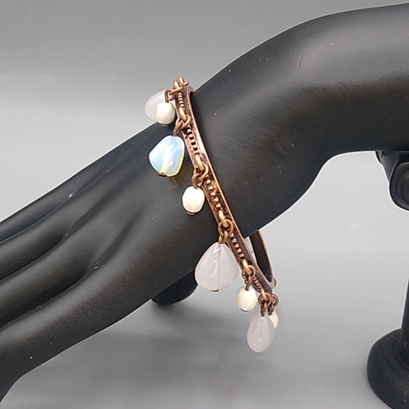 Avon Opalesque Brass look Beaded Bangle Bracelet 8" - Picture 4 of 8